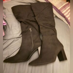 Elegant Black Knee-High Women's Boots